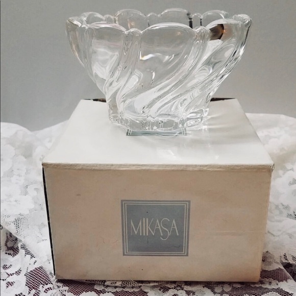 🏠• 🏆HP🏆 • Mikasa Crystal Bowl - Picture 2 of 4